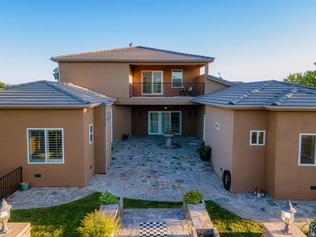 An enclosed front courtyard, wind-sheltered and separate from the pool and yard.