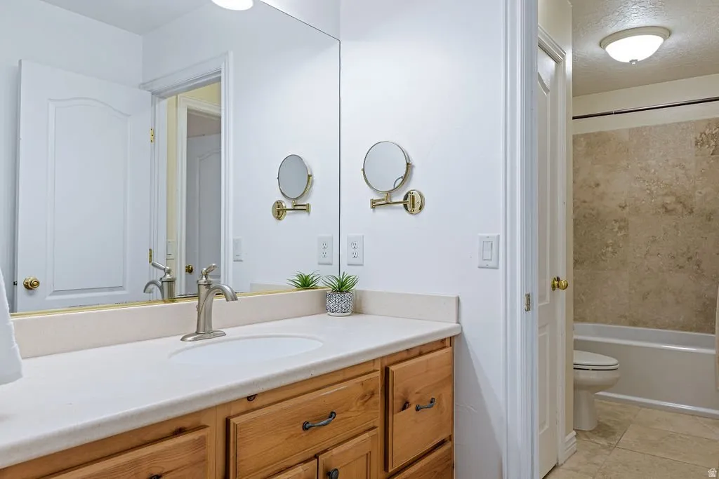 Shared Jack & Jill bath connecting two upstairs bedrooms.
