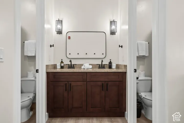 A shared bath with a double vanity and a private toilet on each side, made for a full house.