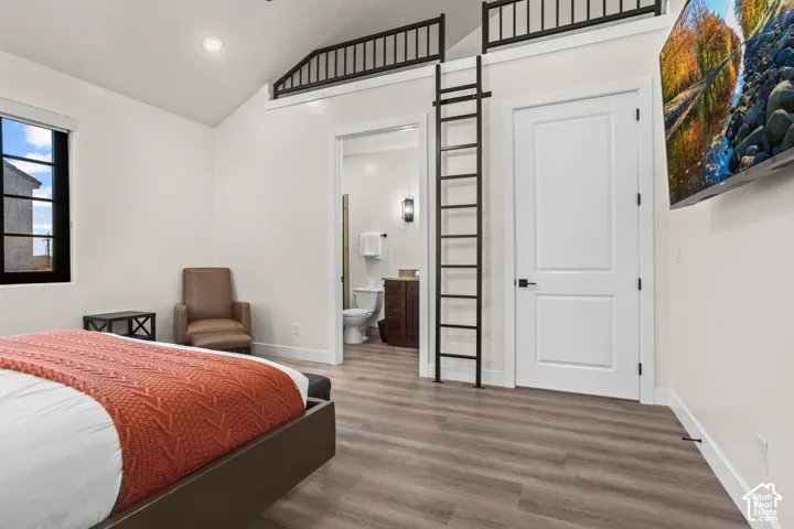 The loft bedroom also has its own private en-suite bath.
