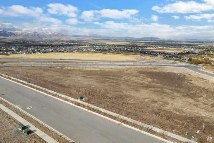 Aerial view with a mountain view