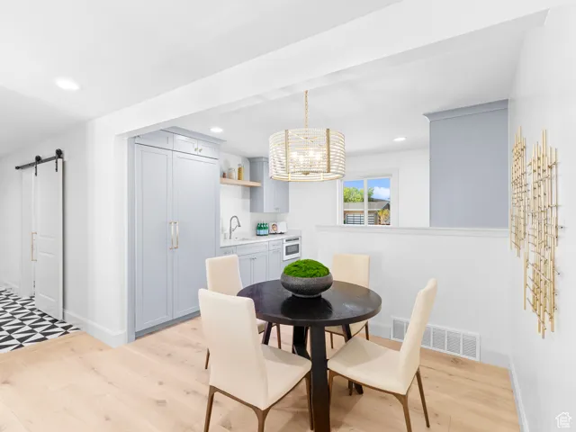 Butler pantry