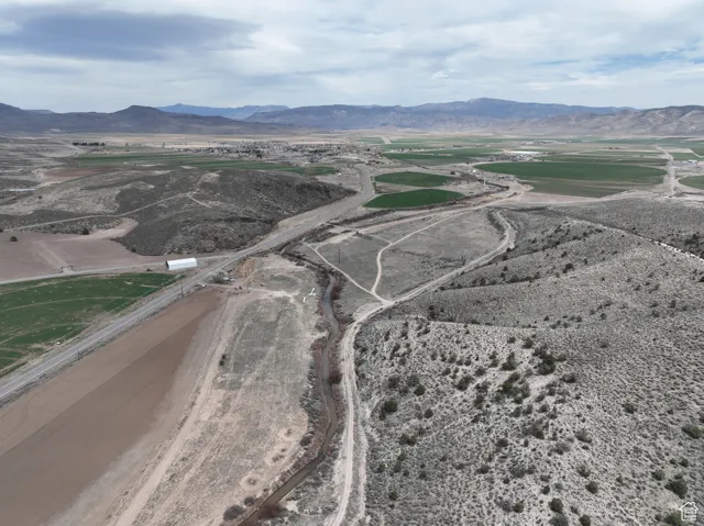 Aerial view with a mountain view