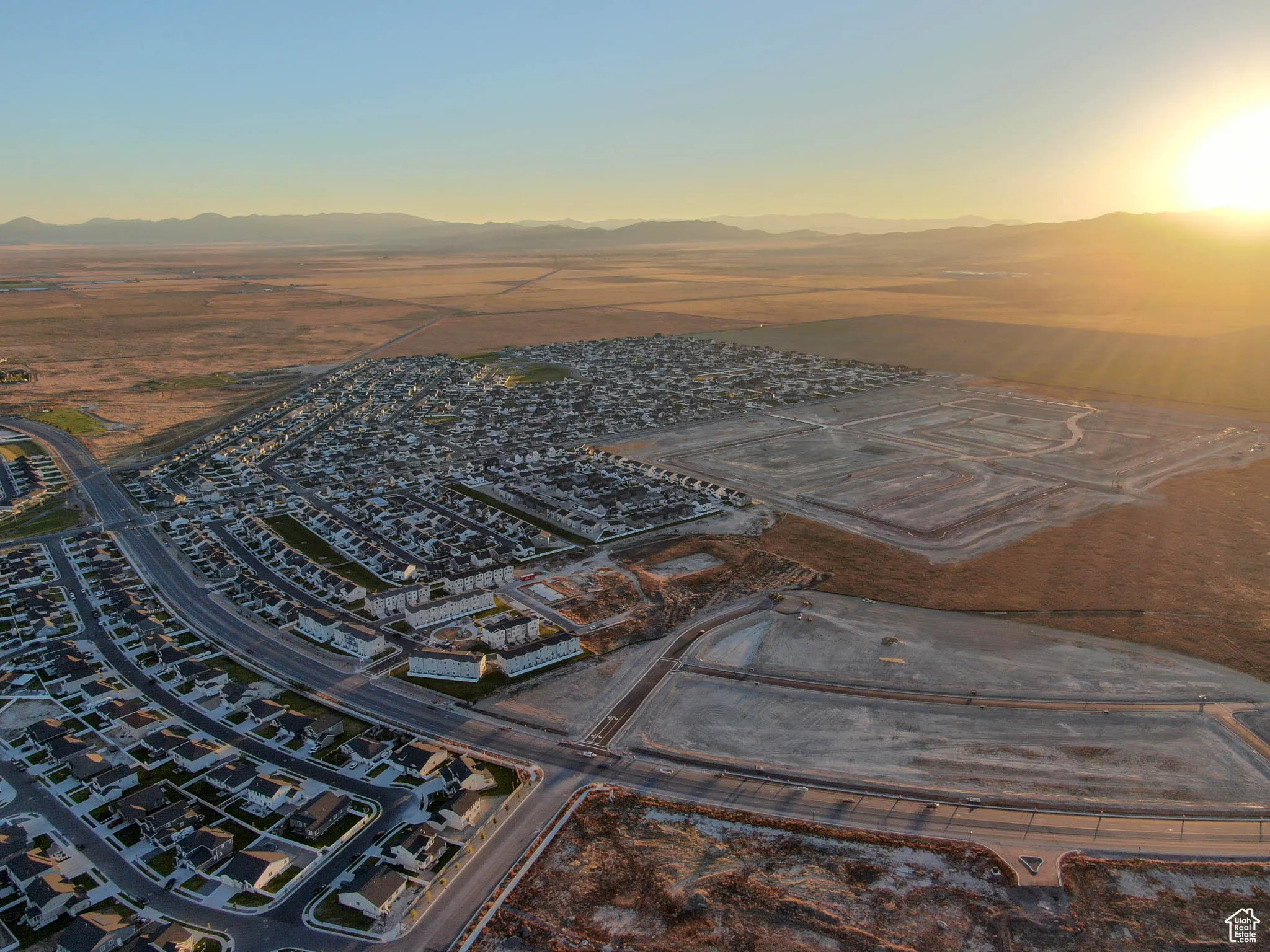 Aerial view at dusk featuring a mountain view
