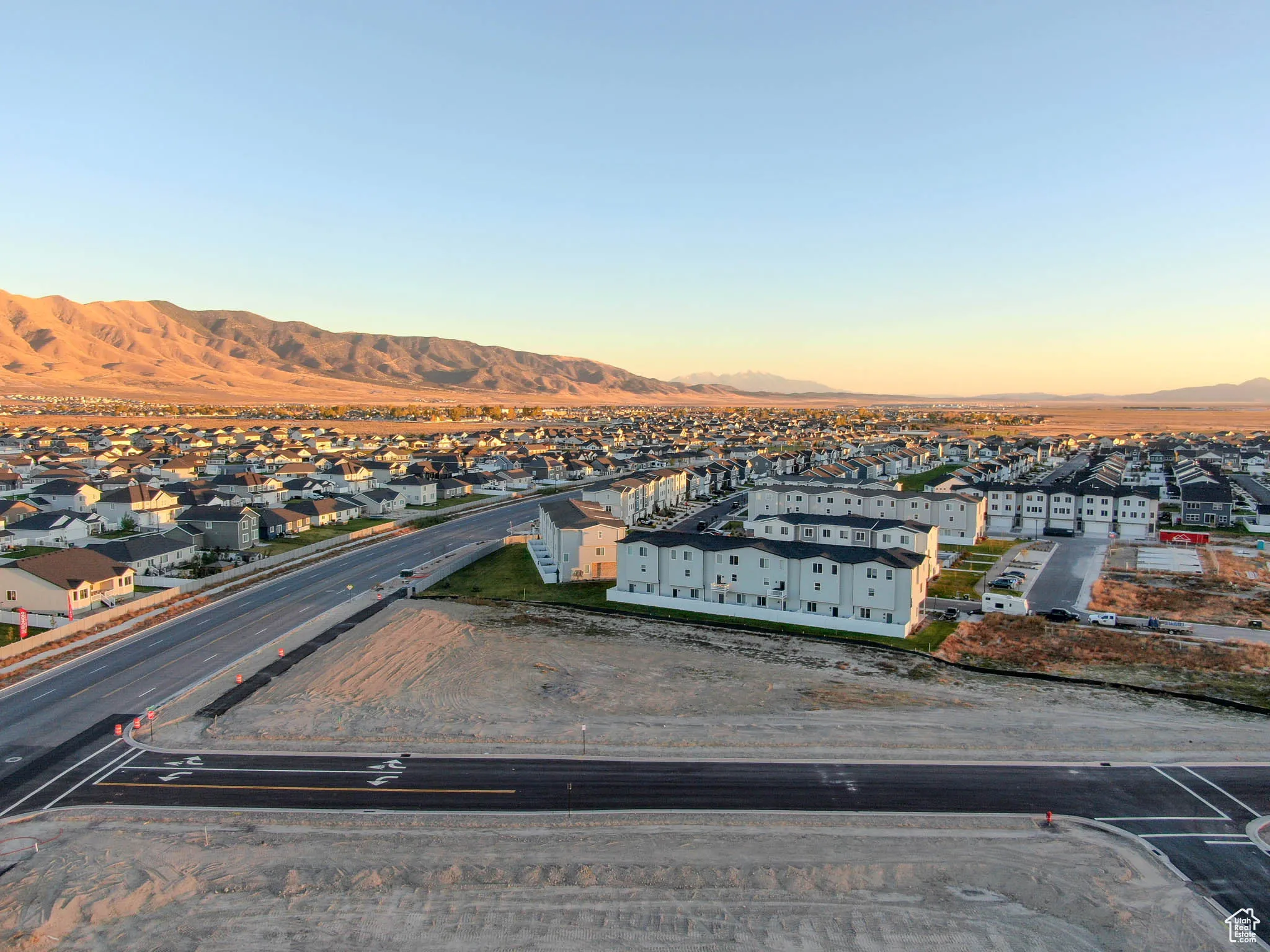 Aerial view at dusk featuring a mountain view