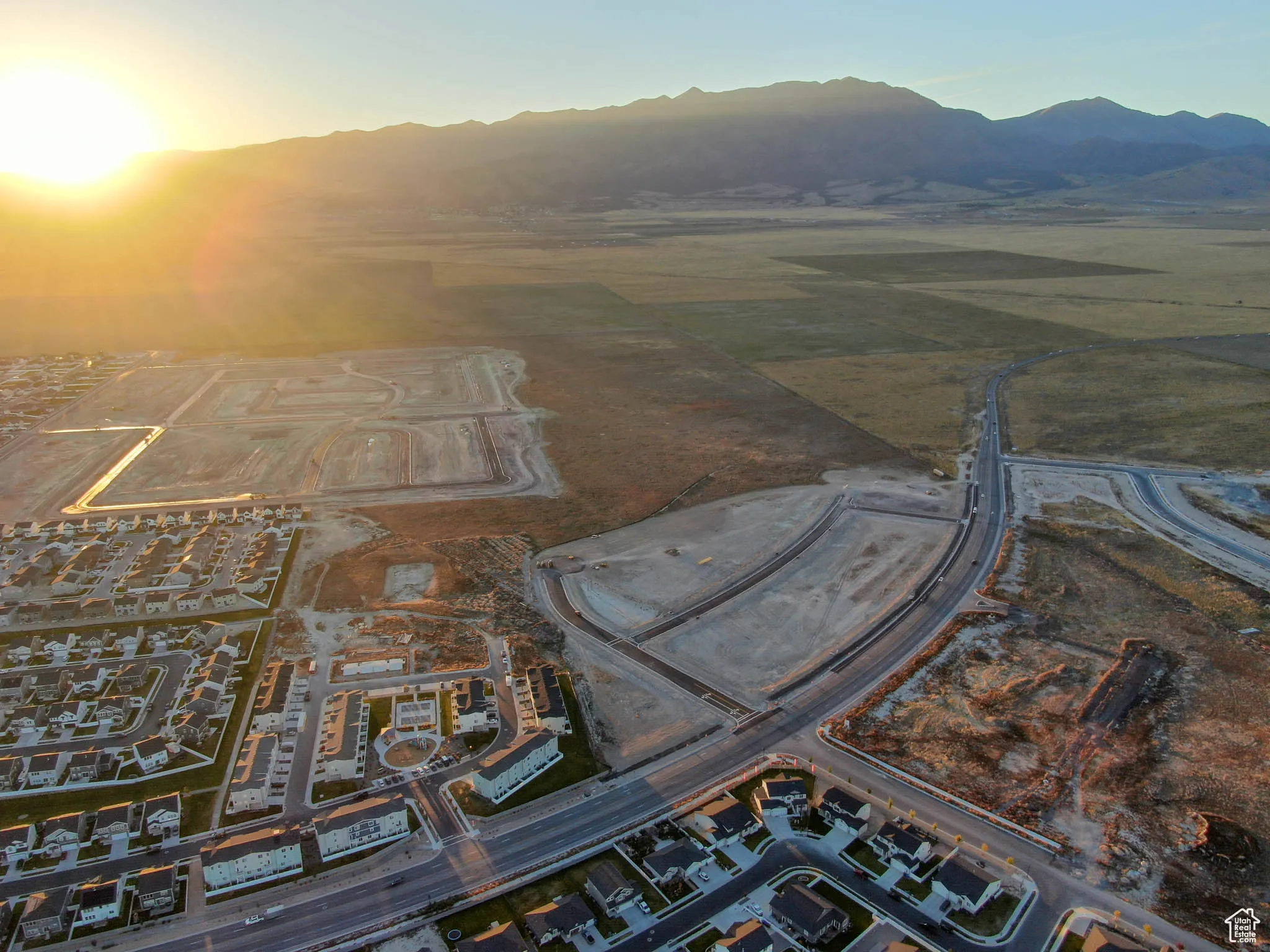 Aerial view at dusk featuring a mountain view