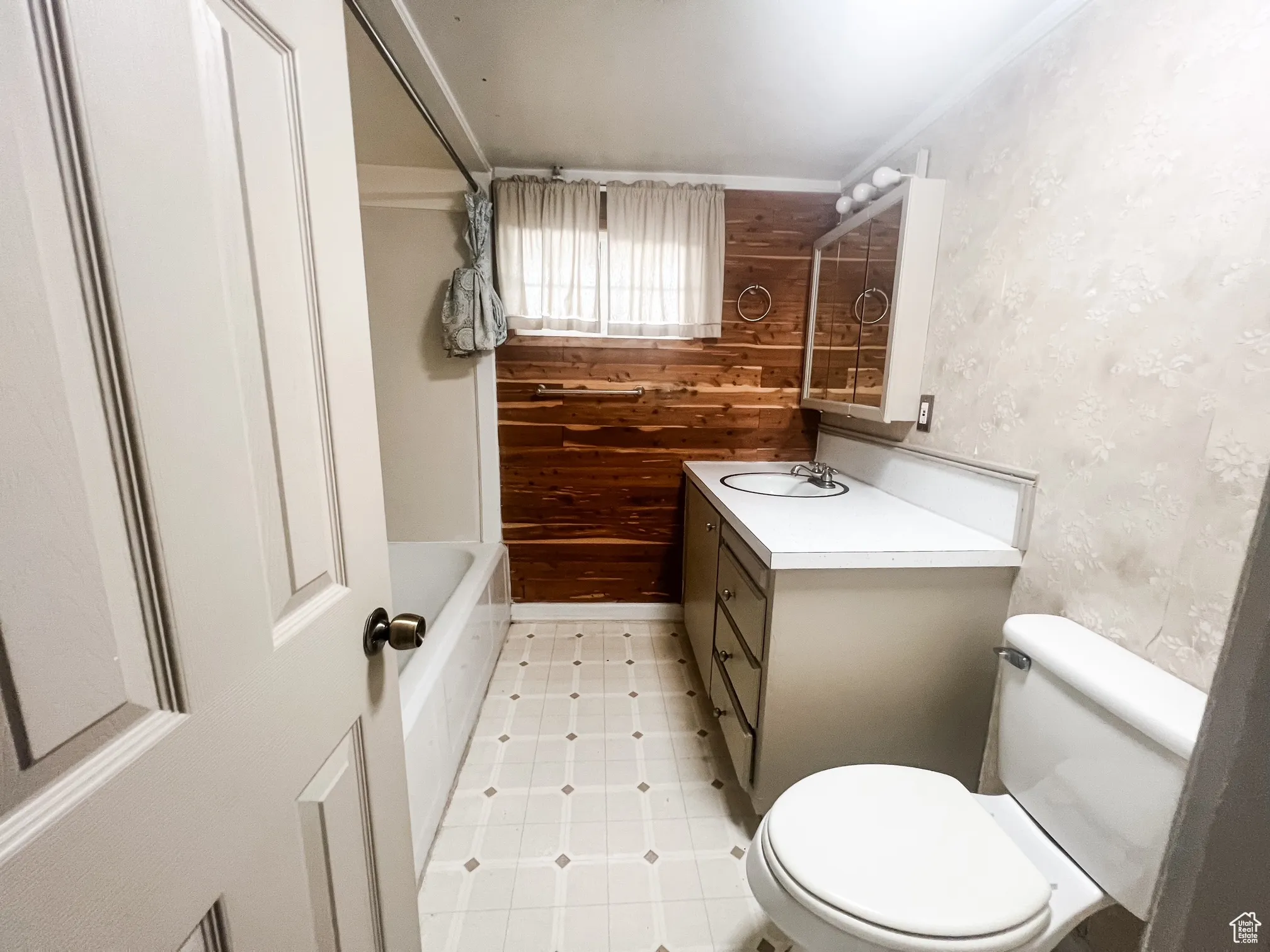 Basement Apartment Full Bathroom