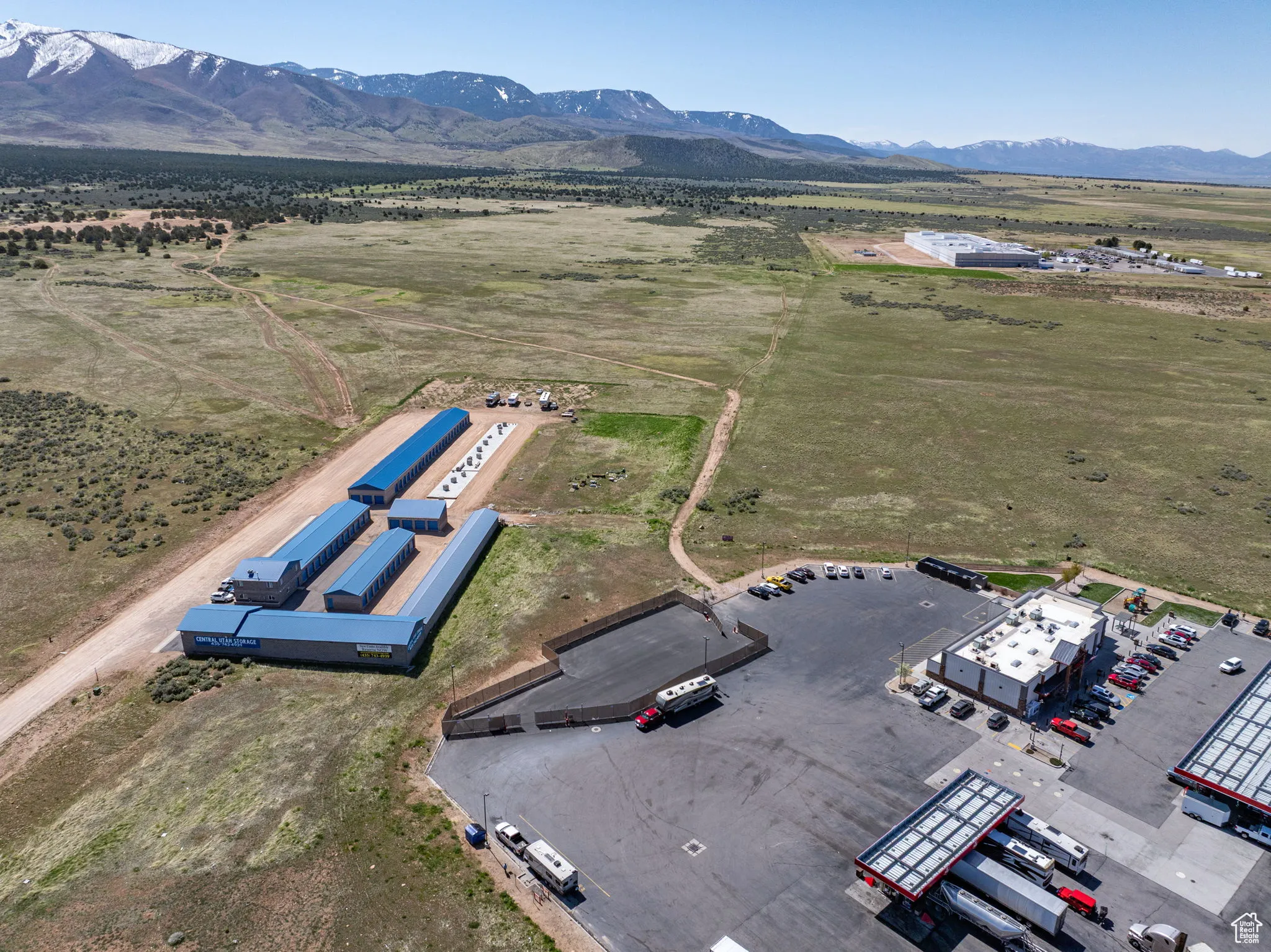 Aerial view of sparsely populated area with mountains