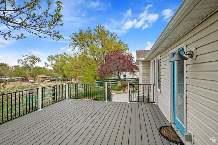 Deck featuring fence