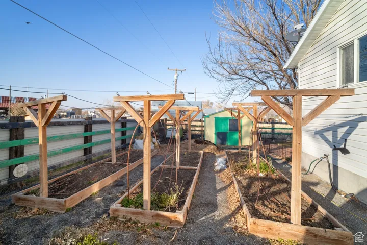 View of yard with a storage shed