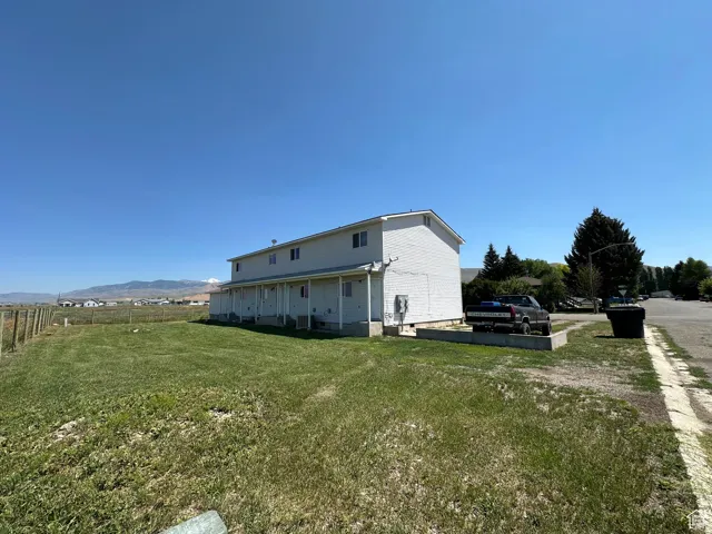 View of yard featuring a mountain view