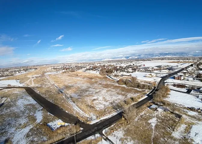 Snowy aerial view with a mountain view