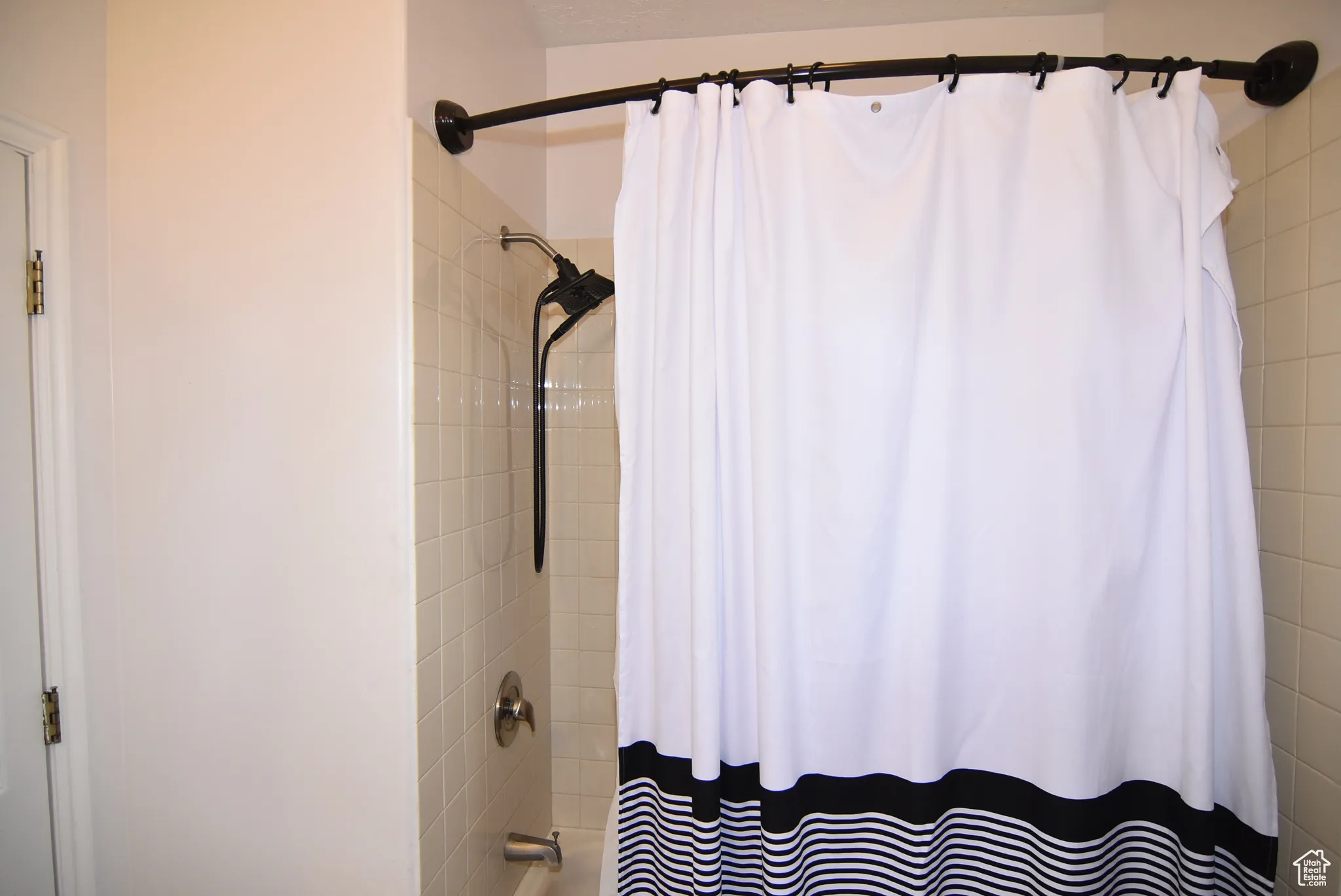 Bathroom with shower / bath combo with shower curtain