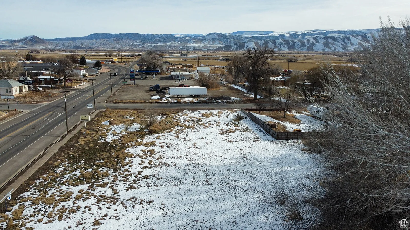 Snowy aerial view with a mountain view