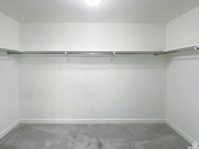Spacious Walk in closet master