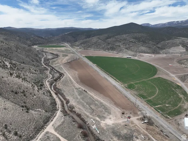 Bird's eye view with a mountain view