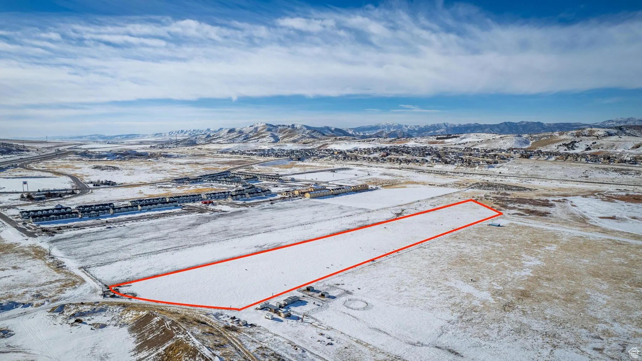 Snowy aerial view with a mountain view