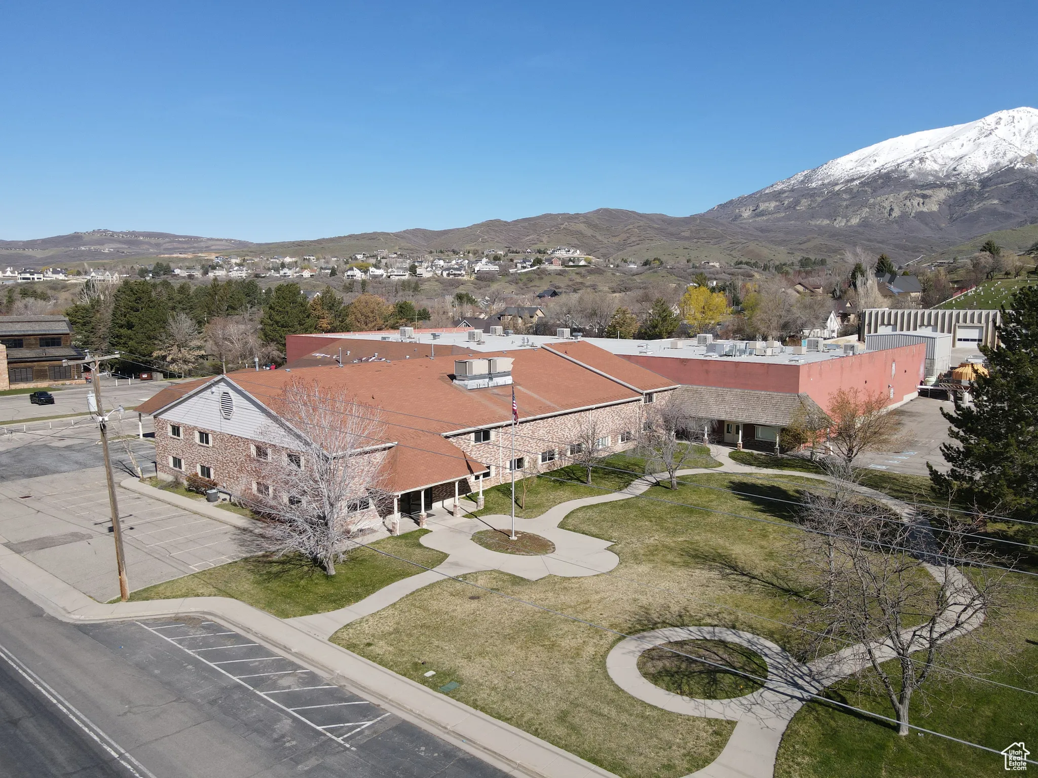 Birds eye view of property with a mountain view