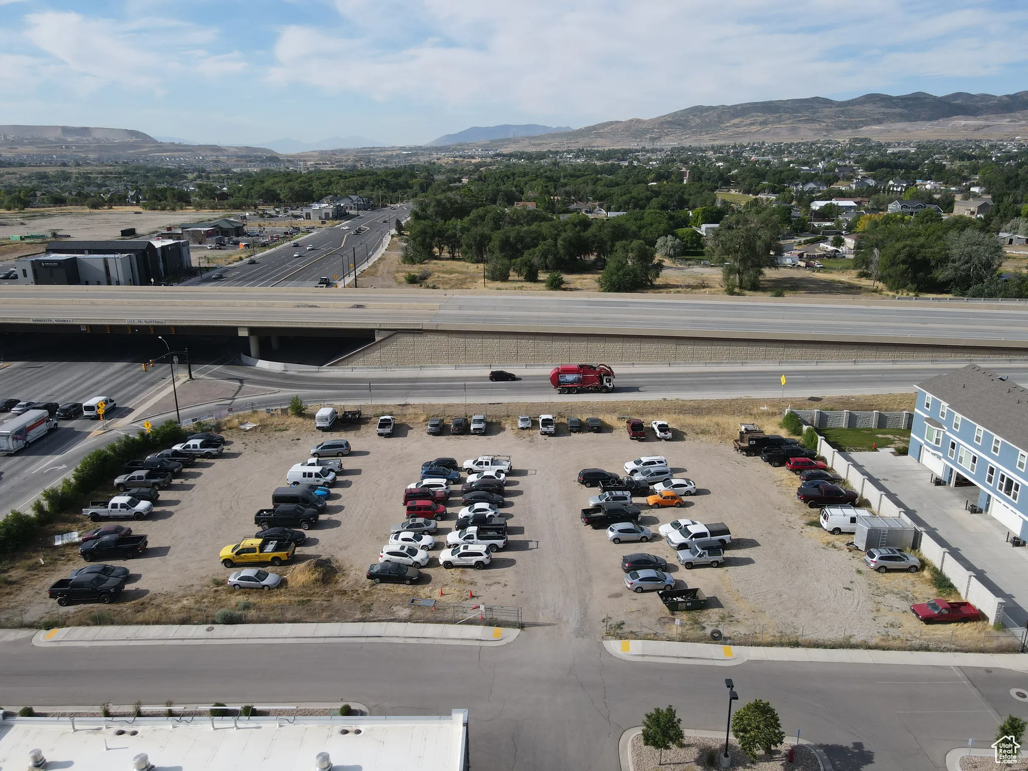 Birds eye view of property featuring a mountain view