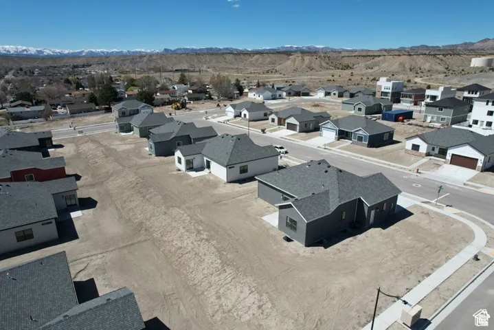 Aerial view with a mountain view
