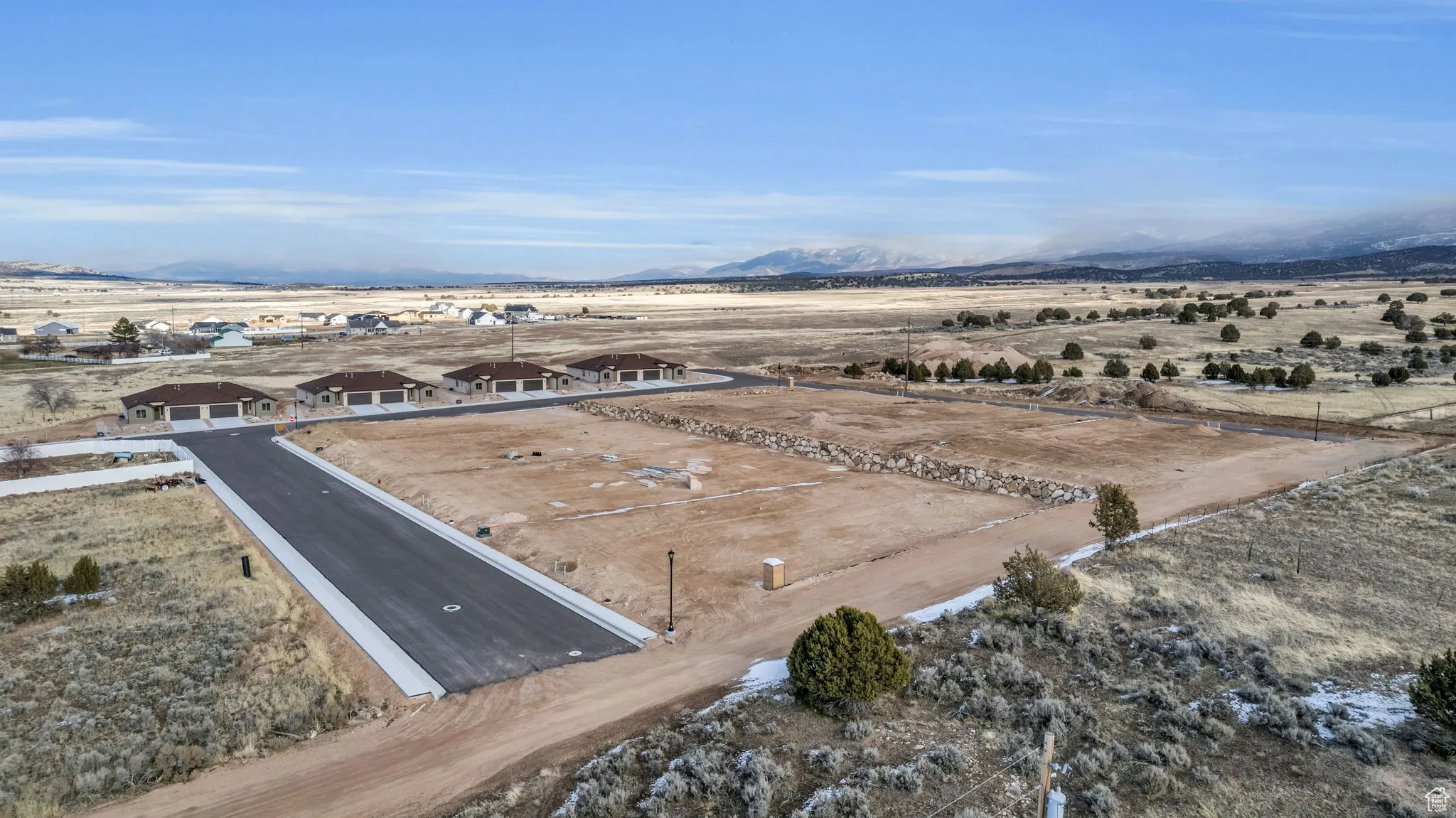 Drone / aerial view featuring a mountain view