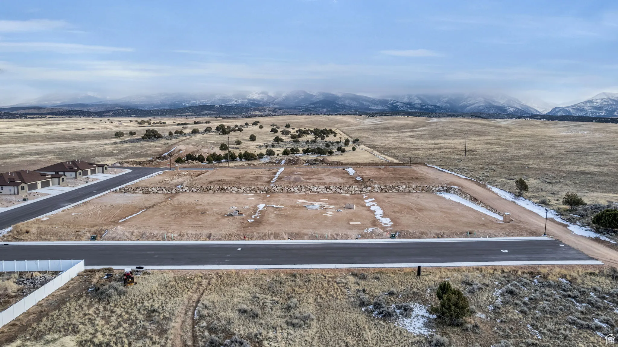 Birds eye view of property featuring a mountain view