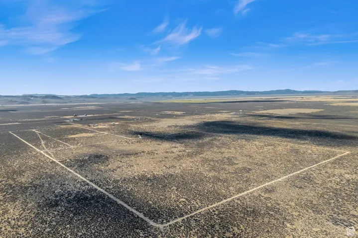 Drone / aerial view featuring a mountain view