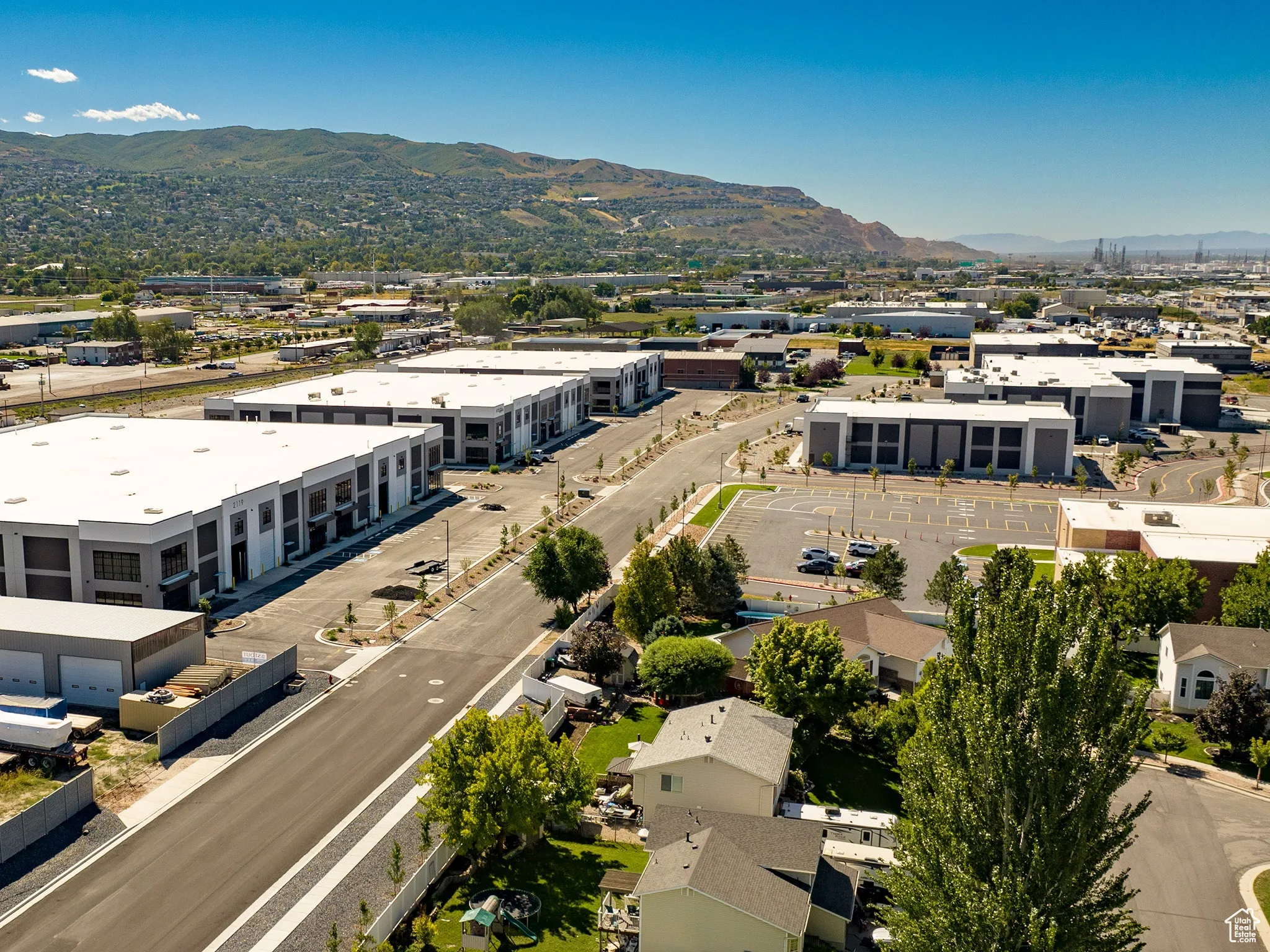 Aerial view with a mountain view