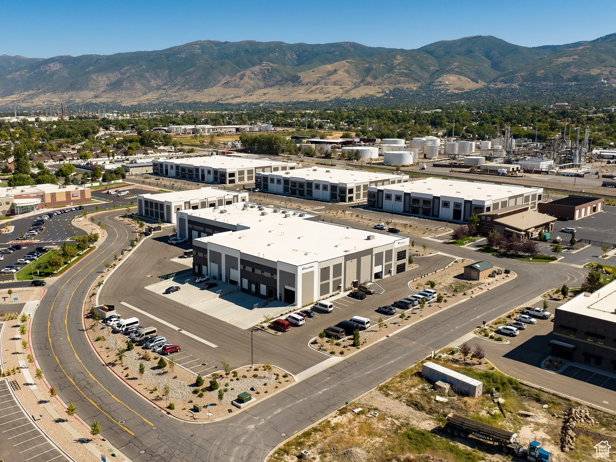 Bird's eye view with a mountain view