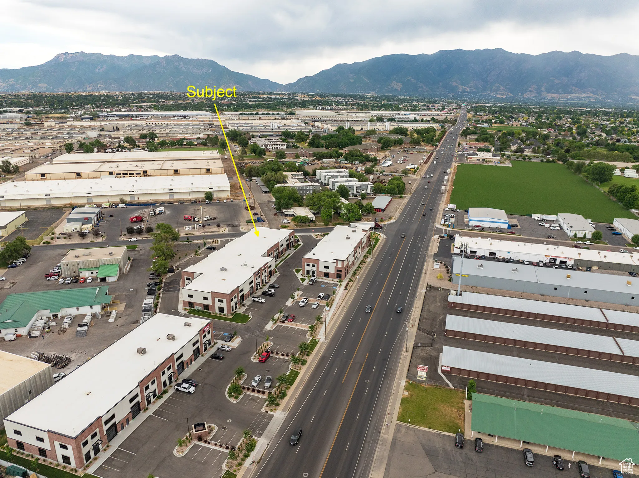 Birds eye view of property with a mountain view