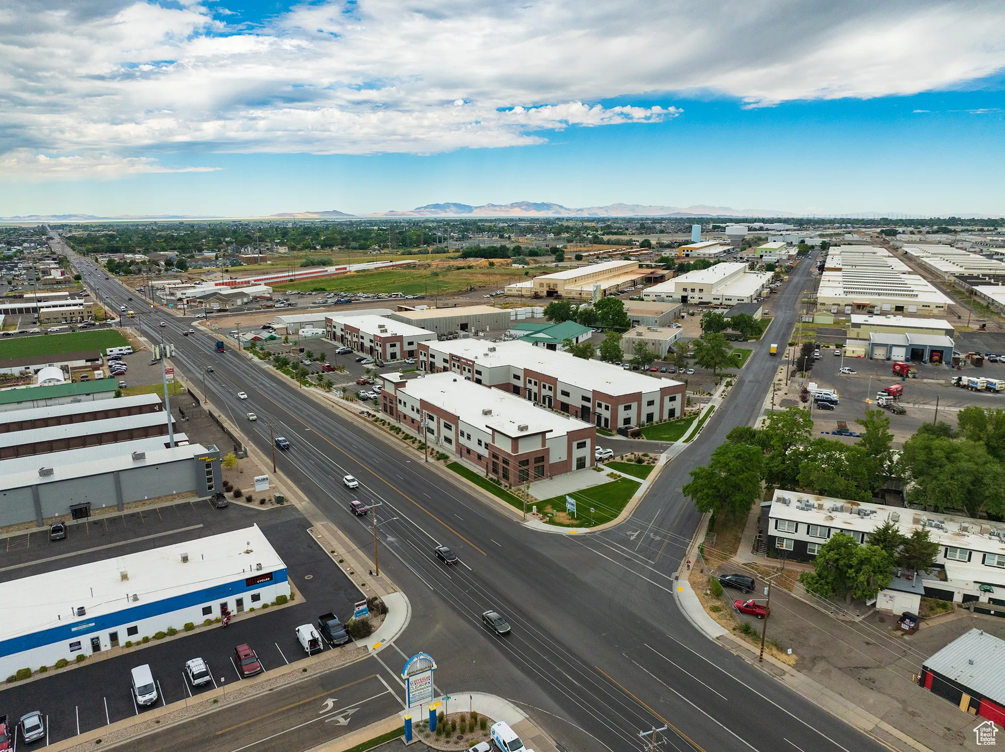 Bird's eye view featuring a mountain view
