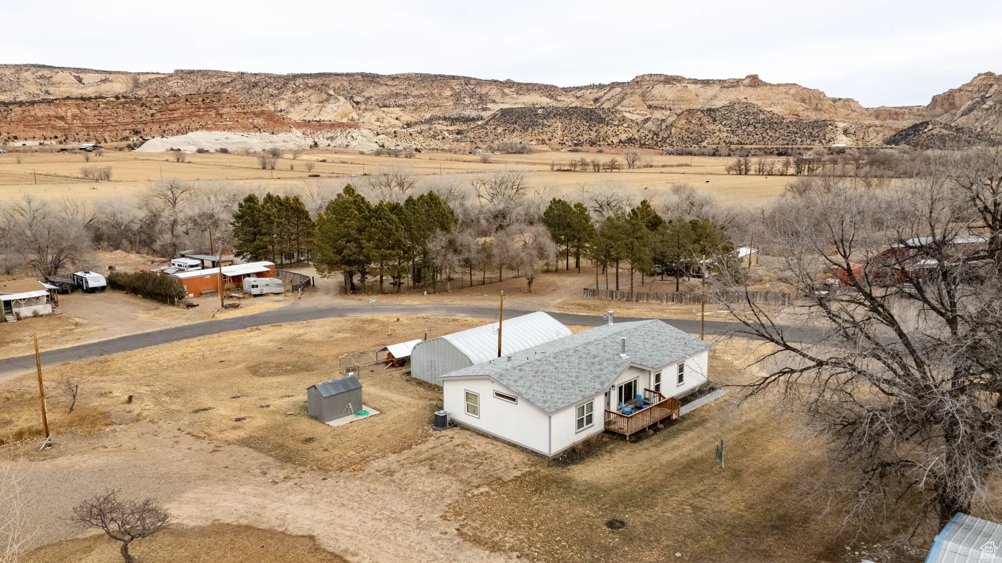 Birds eye view of property featuring a mountain view