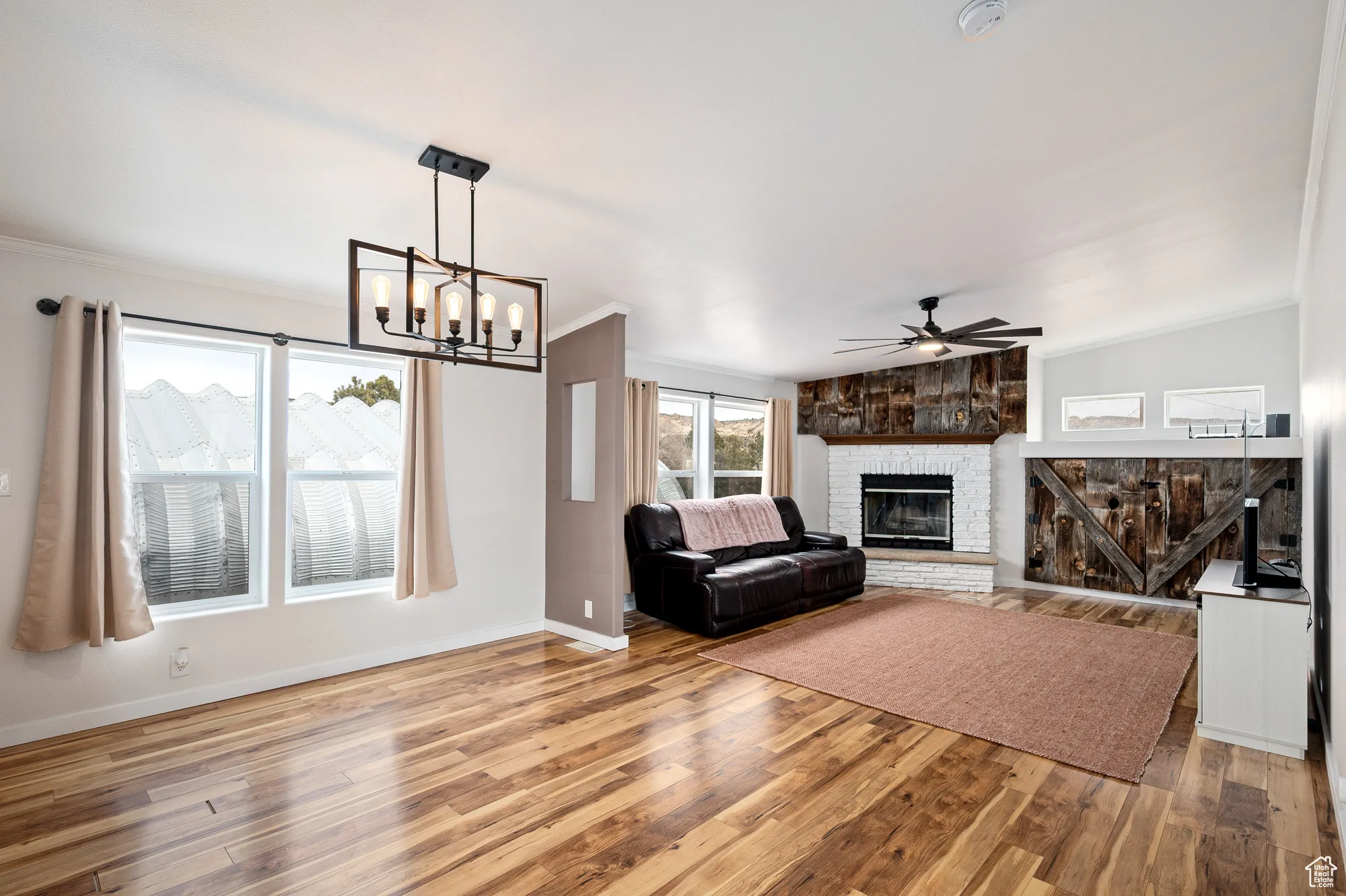 Living room/Dining Area