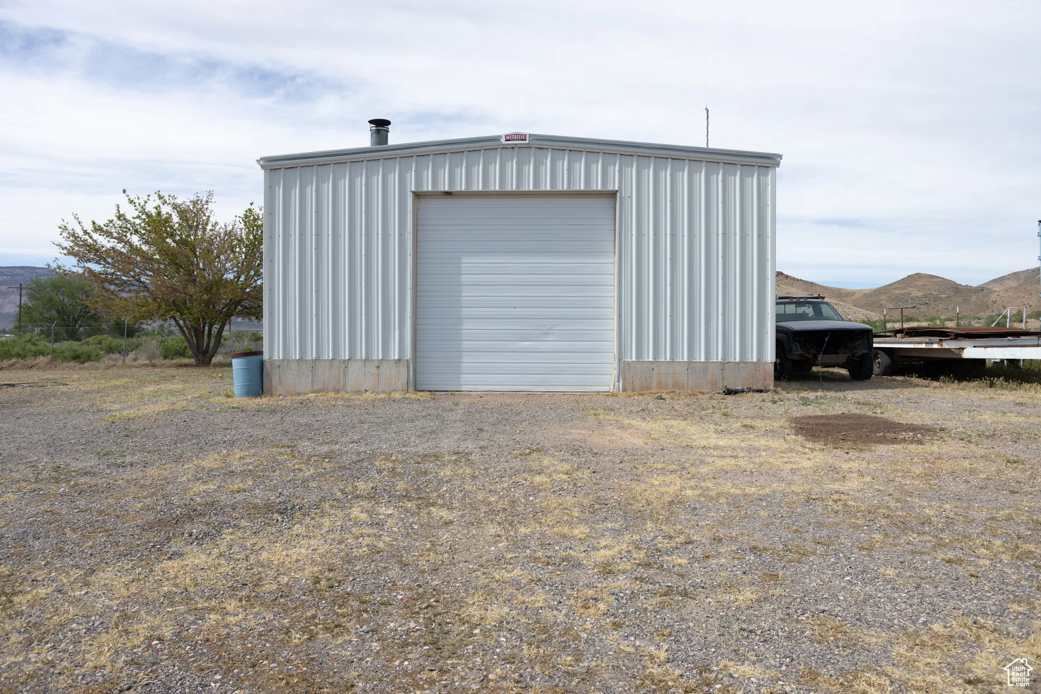 Garage with a mountain view