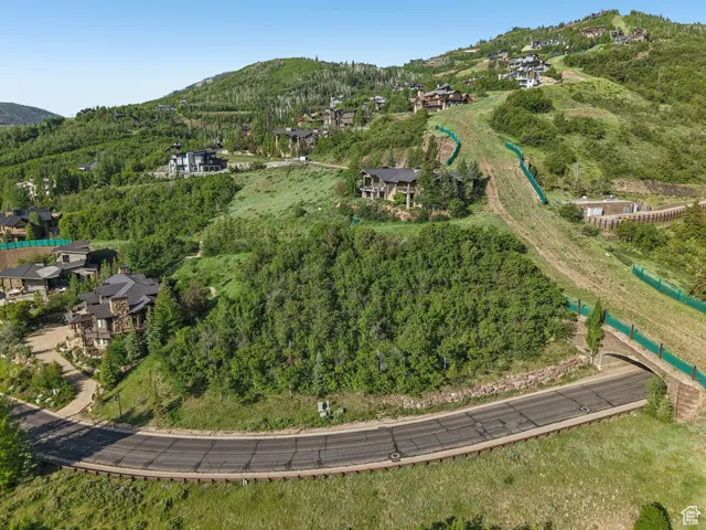 Aerial overview of property's location featuring a mountain backdrop
