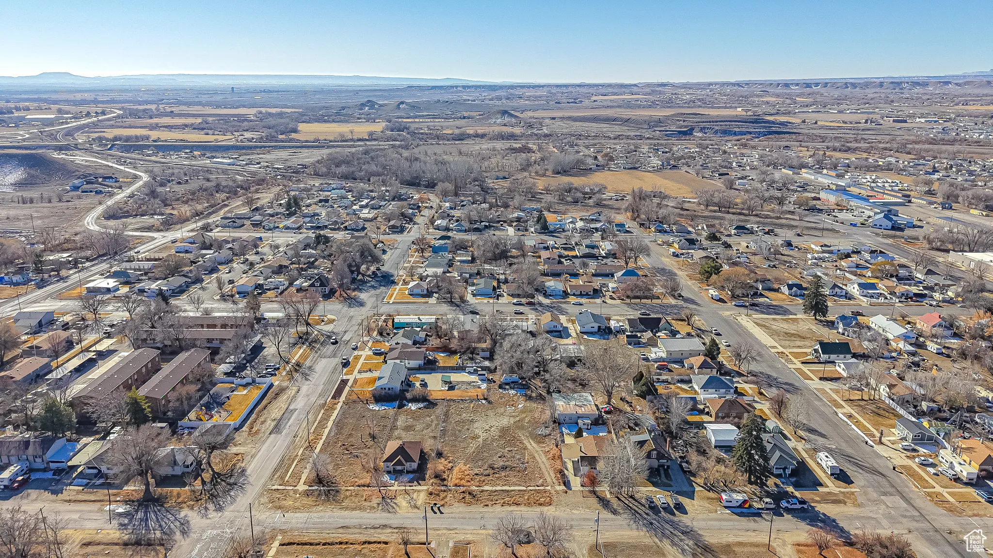 Aerial view with a mountain view