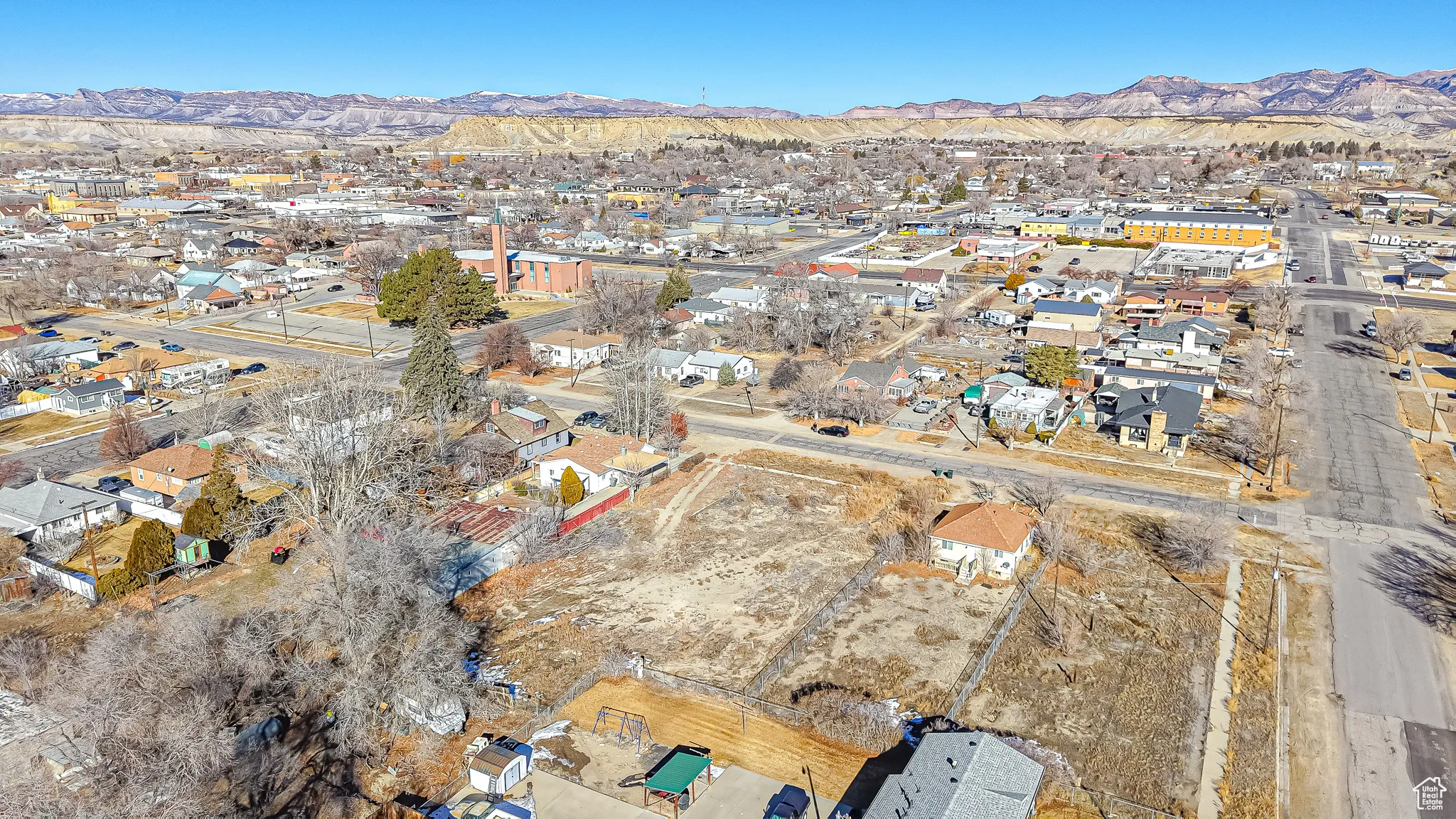 Birds eye view of property with a mountain view
