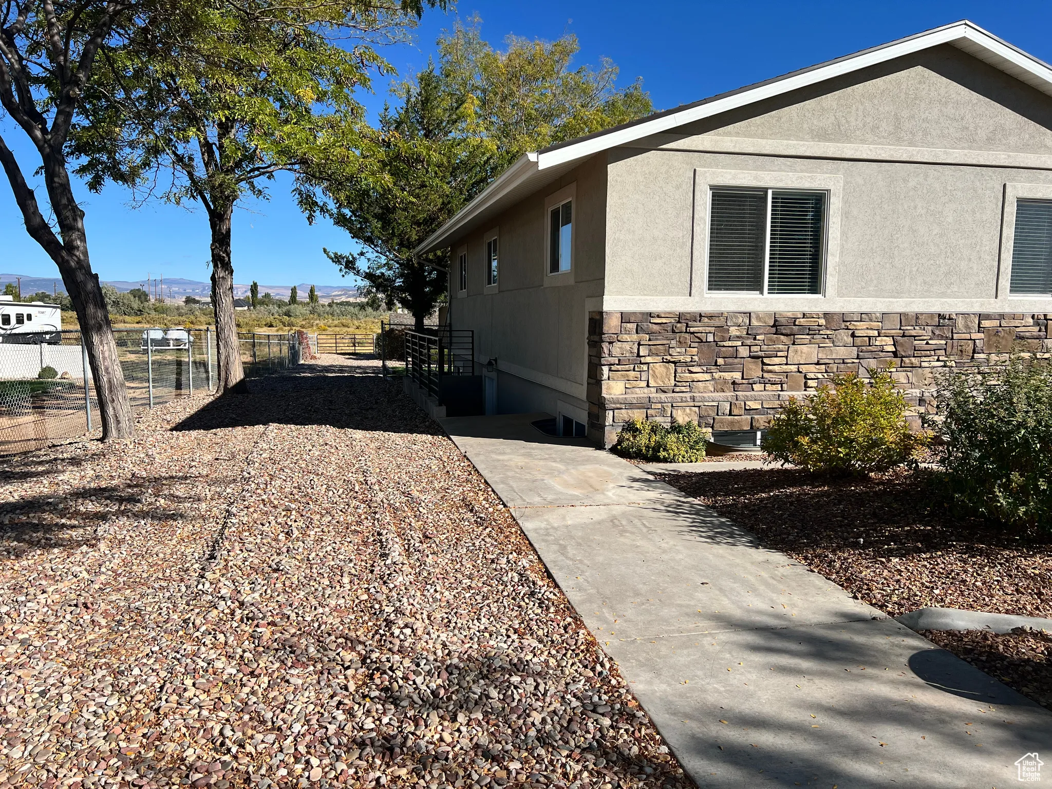 Access to Acreage behind home