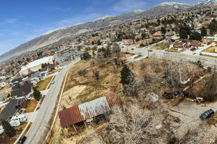 Aerial view with a mountain view