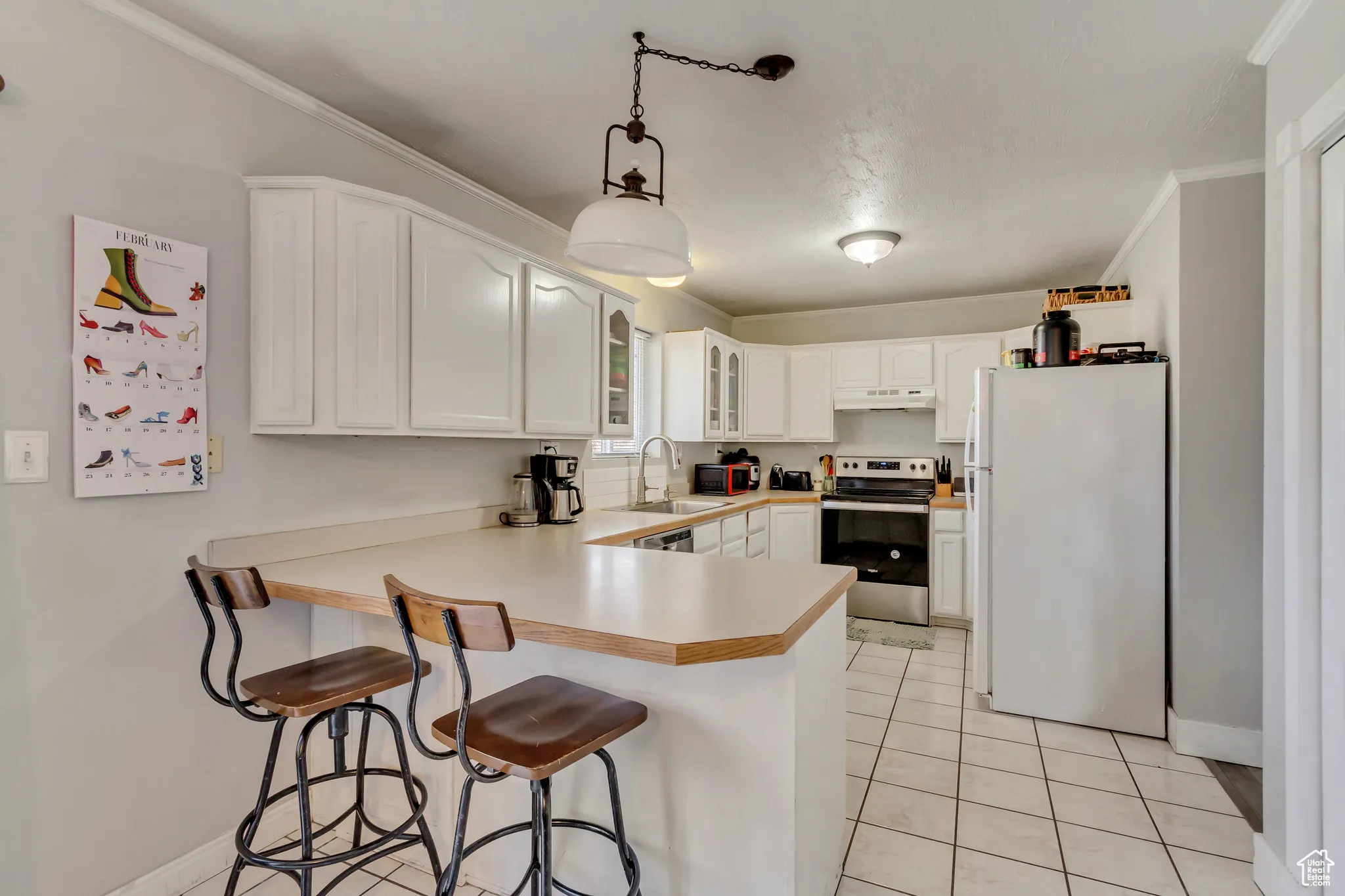 Kitchen area with peninsula