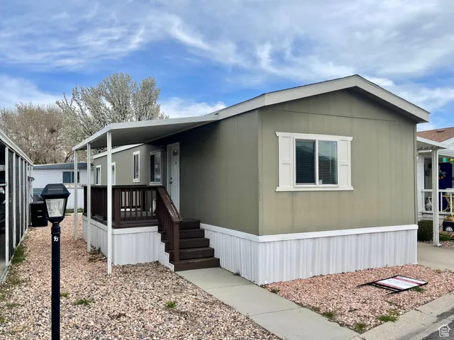 View of manufactured / mobile home