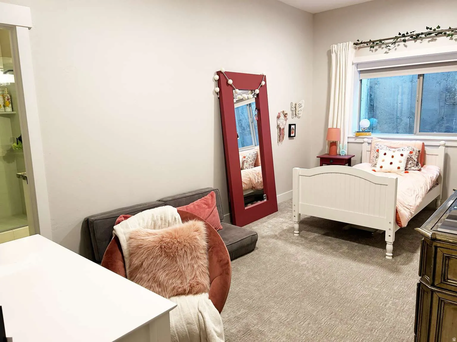 Light-colored wall-to-wall carpeting and neutral wall paint