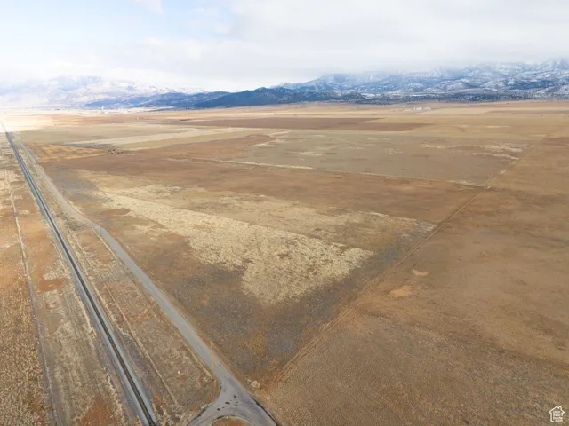 Drone / aerial view featuring a mountain view
