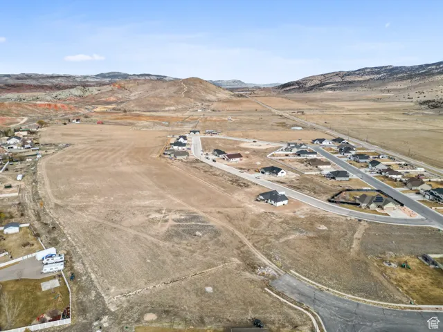 Aerial view with a mountain view
