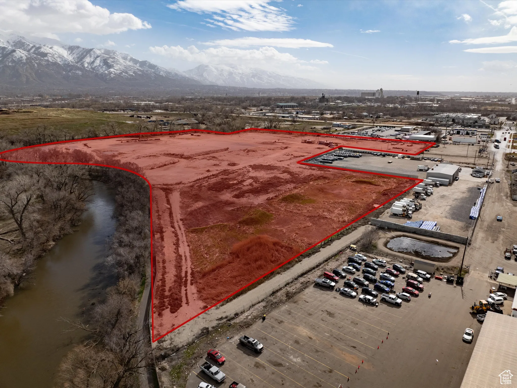 Drone / aerial view featuring a mountain view