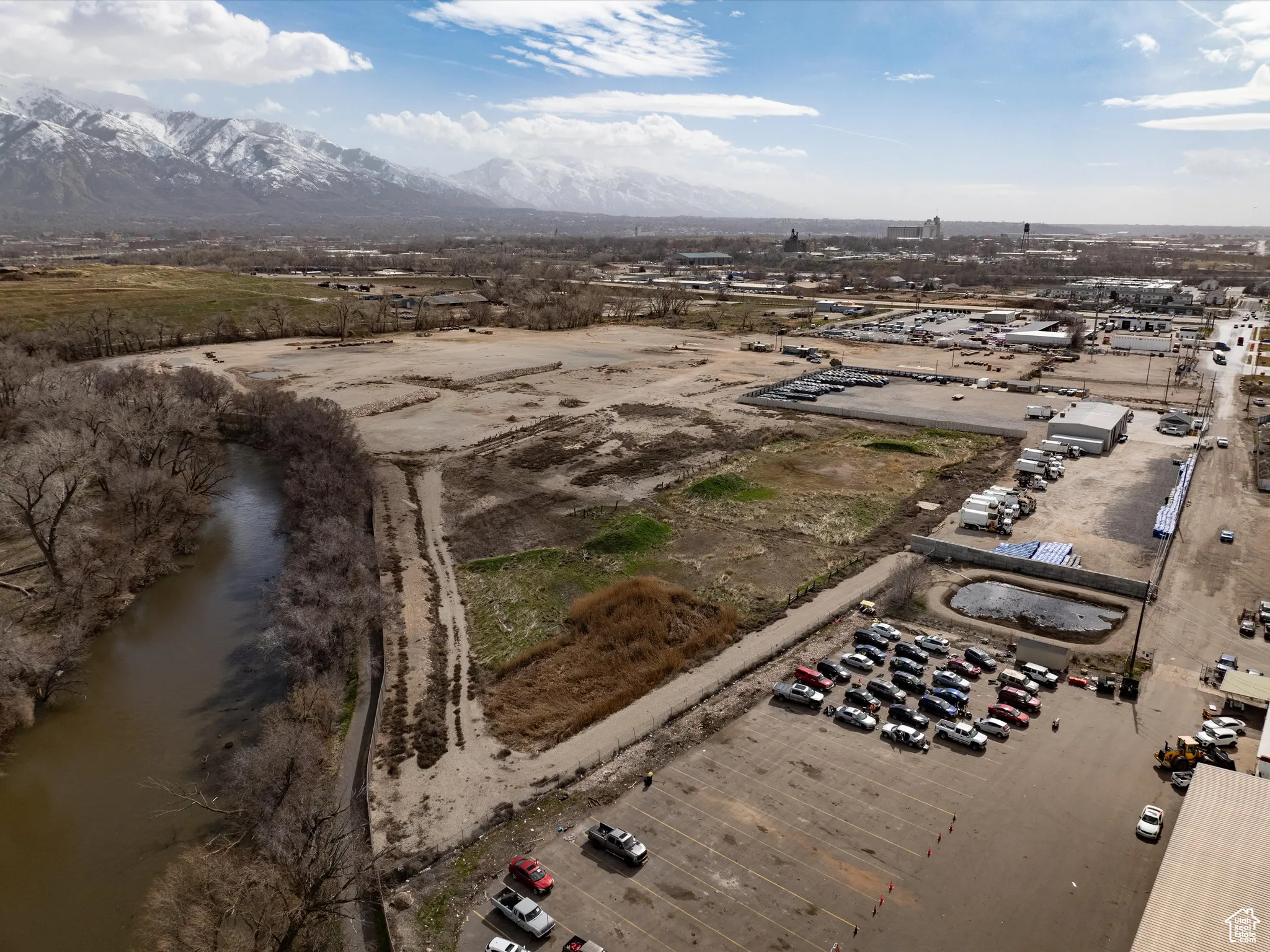 Birds eye view of property with a mountain view