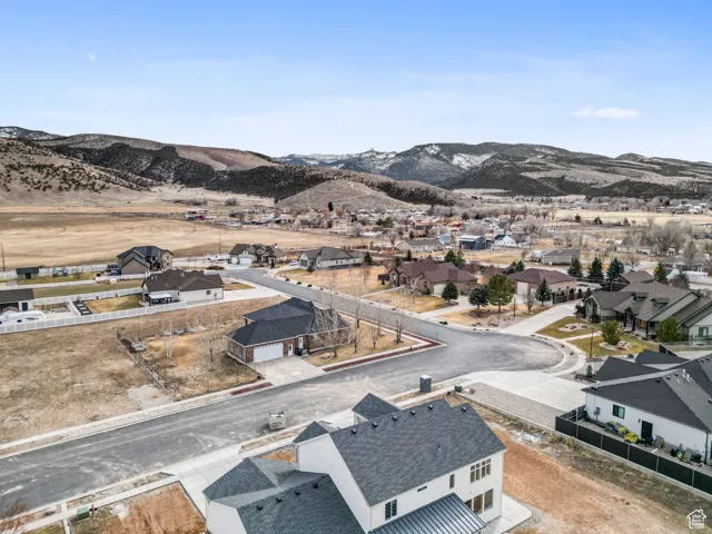 Birds eye view of property featuring a mountain view