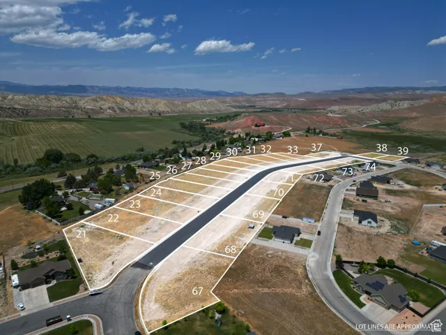 View of property location featuring property boundaries highlighted and a mountain backdrop
