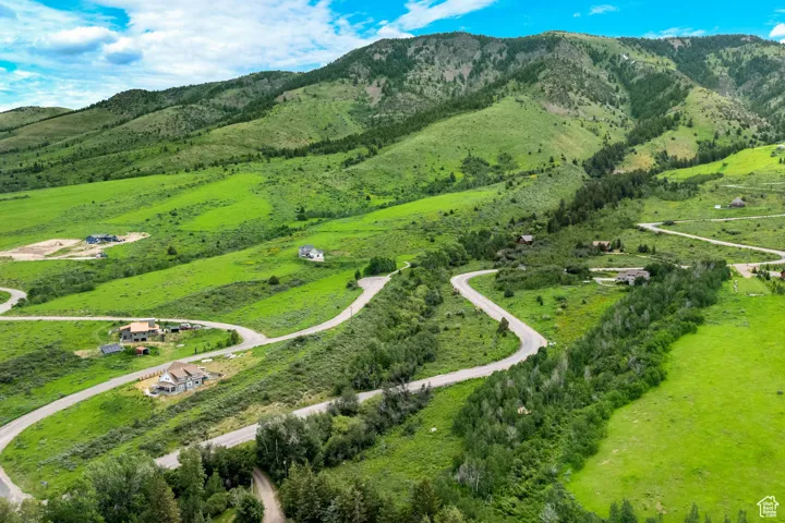 Bird's eye view with a mountain view