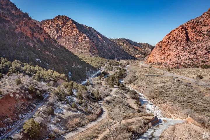 View of mountain feature